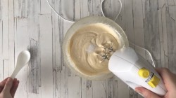 название картинки Шарлотка классическая с яблоками в духовке пышная