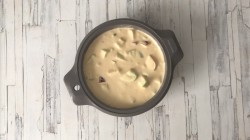 название картинки Шарлотка классическая с яблоками в духовке пышная