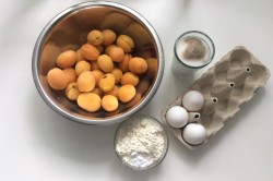 название картинки Шарлотка с абрикосами