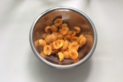 название картинки Шарлотка с абрикосами