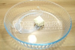 Шарлотка с творогом и яблоками