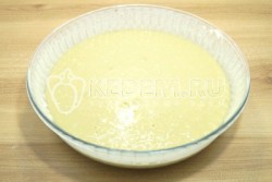 Шарлотка с творогом и яблоками