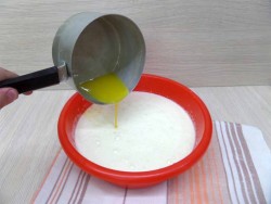 название картинки Шарлотка с вишней и яблоками на простокваше