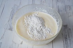 название картинки Шарлотка с яблоками в сметане в духовке