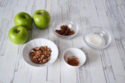 название картинки Шарлотка с яблоками в сметане в духовке