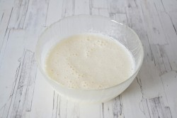 Шарлотка со сливами