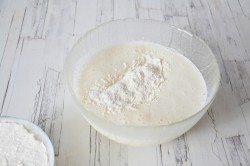 Шарлотка со сливами