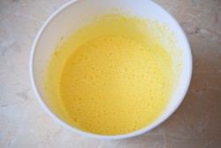 название картинки Шарлотка творожная с яблоками в духовке