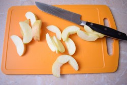 название картинки Шарлотка творожная с яблоками в духовке