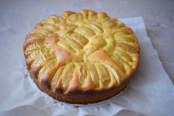 название картинки Шарлотка творожная с яблоками в духовке