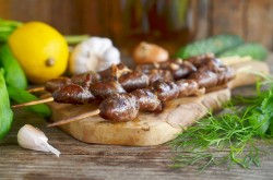 Шашлык из куриных сердечек на мангале