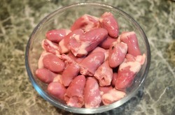 Шашлык из куриных сердечек на мангале