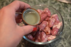 Шашлык из куриных сердечек на мангале