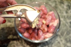 Шашлык из куриных сердечек на мангале