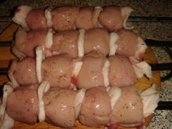 Шашлык из бараньих яиц сочный на мангале - шаг 4 Шашлык из бараньих яиц сочный на мангале - шаг 4