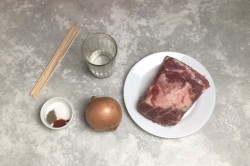 название картинки Шашлык на шпажках из свинины в духовке