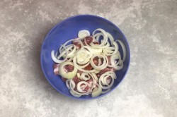 название картинки Шашлык на шпажках из свинины в духовке