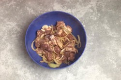 название картинки Шашлык на шпажках из свинины в духовке