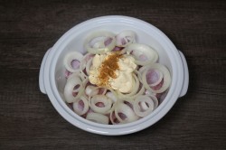 название картинки Шашлык на сковороде из свинины на шпажках