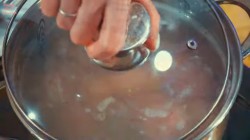 название картинки Щавелевый летний суп с фрикадельками и яйцом