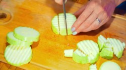 название картинки Щавелевый летний суп с фрикадельками и яйцом