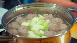 название картинки Щавелевый летний суп с фрикадельками и яйцом