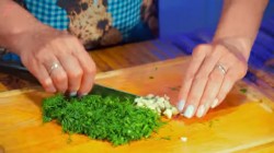 название картинки Щавелевый летний суп с фрикадельками и яйцом