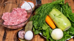 название картинки Щавелевый летний суп с фрикадельками и яйцом