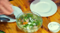 название картинки Щавелевый летний суп с фрикадельками и яйцом