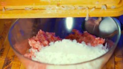 название картинки Щавелевый летний суп с фрикадельками и яйцом