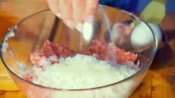 название картинки Щавелевый летний суп с фрикадельками и яйцом