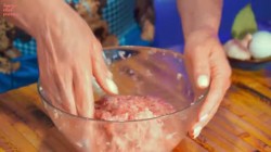 название картинки Щавелевый летний суп с фрикадельками и яйцом