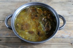 Щи с грибами и свежей капустой