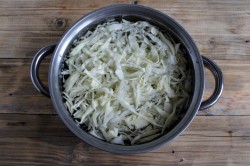 Щи с грибами и свежей капустой