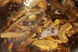 Постные щи из свежей капусты с сушеными грибами