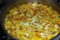 Постные щи из свежей капусты с сушеными грибами