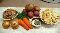 Щи с тушенкой - шаг 1 Щи с тушенкой - шаг 1