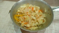 Щи с тушенкой - шаг 2 Щи с тушенкой - шаг 2