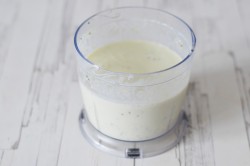 Молочный коктейль из киви в блендере - шаг 5 Молочный коктейль из киви в блендере - шаг 5