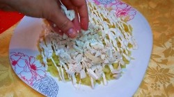 Салат курица картошка огурцы грибы сыр