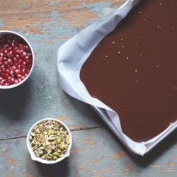 Шоколад с фисташками и зернами граната - шаг 4