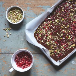 Шоколад с фисташками и зернами граната - шаг 5