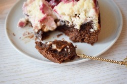 Брауни с творогом и вишней