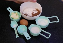 Шоколадный кекс в микроволновке с ванилью и сметаной - шаг 1 Шоколадный кекс в микроволновке с ванилью и сметаной - шаг 1