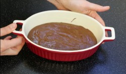 Шоколадный кекс в микроволновке с ванилью и сметаной - шаг 3 Шоколадный кекс в микроволновке с ванилью и сметаной - шаг 3