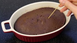 Шоколадный кекс в микроволновке с ванилью и сметаной - шаг 4 Шоколадный кекс в микроволновке с ванилью и сметаной - шаг 4