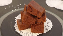 Шоколадный кекс в микроволновке с ванилью и сметаной - шаг 7 Шоколадный кекс в микроволновке с ванилью и сметаной - шаг 7