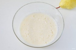 Шоколадный пирог с грушами