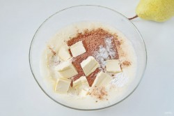 Шоколадный пирог с грушами