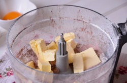 название картинки Шоколадный пирог с творогом и вишней